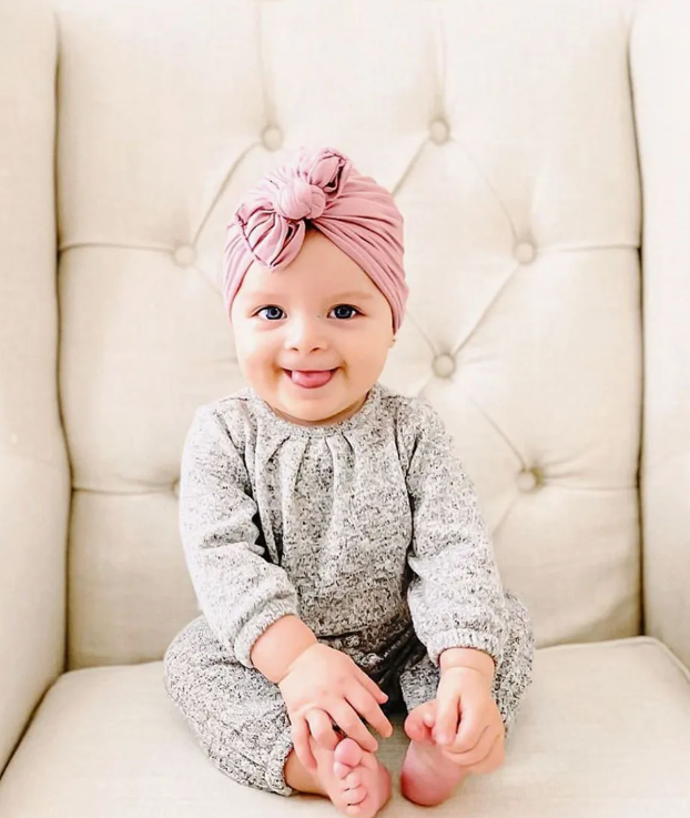 Pălărie moale pentru nou-născut – Față drăguță în stil turban